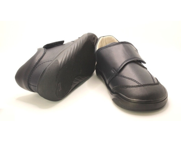 Zapato colegial respetuoso Piruflex para niño en color negro o azul marino