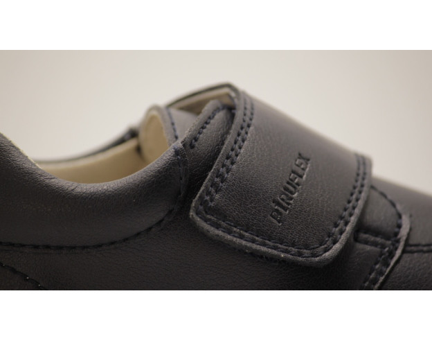 Zapato colegial respetuoso Piruflex para niño en color negro o azul marino