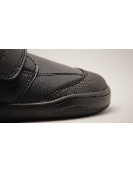 Zapato colegial respetuoso Piruflex para niño en color negro o azul marino