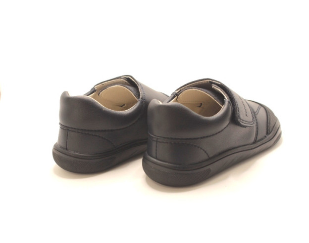 Zapato colegial respetuoso Piruflex para niño en color negro o azul marino