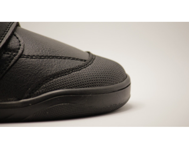 Zapato colegial respetuoso Piruflex para niño en color negro o azul marino