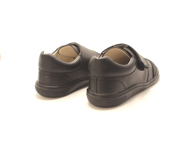 Zapato colegial respetuoso Piruflex para niño en color negro o azul marino
