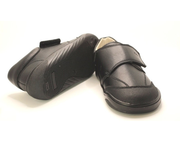 Zapato colegial respetuoso Piruflex para niño en color negro o azul marino