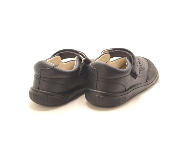Zapato colegial respetuoso Piruflex para niña en color negro o azul marino con calado