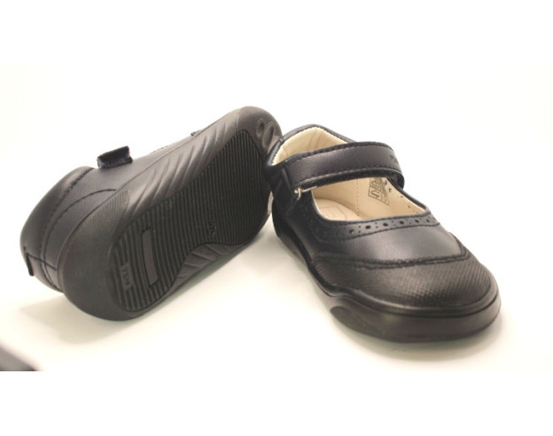 Zapato colegial respetuoso Piruflex para niña en color negro o azul marino con calado