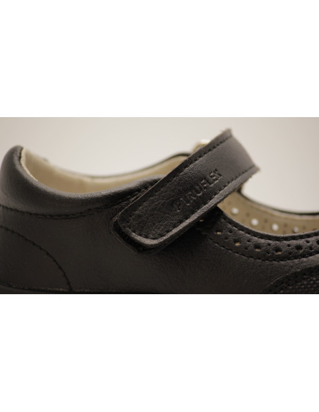 Zapato colegial respetuoso Piruflex para niña en color negro o azul marino con calado