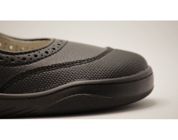 Zapato colegial respetuoso Piruflex para niña en color negro o azul marino con calado