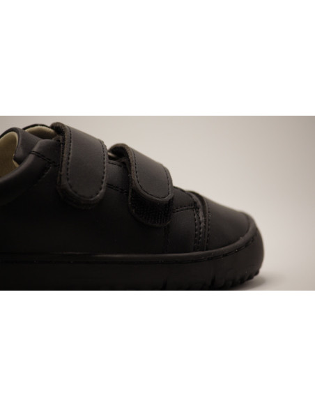 Zapato colegial respetuoso Coqueflex para niño en color negro o azul marino