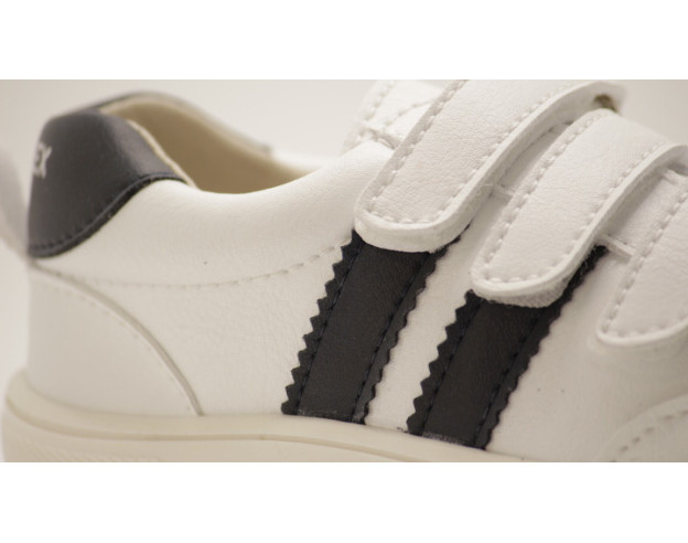 Zapatilla deportiva colegial Piruflex para niño | niña | unisex en color blanco, negro y azul marino
