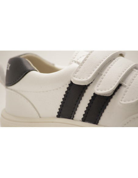 Zapatilla deportiva colegial Piruflex para niño | niña | unisex en color blanco, negro y azul marino